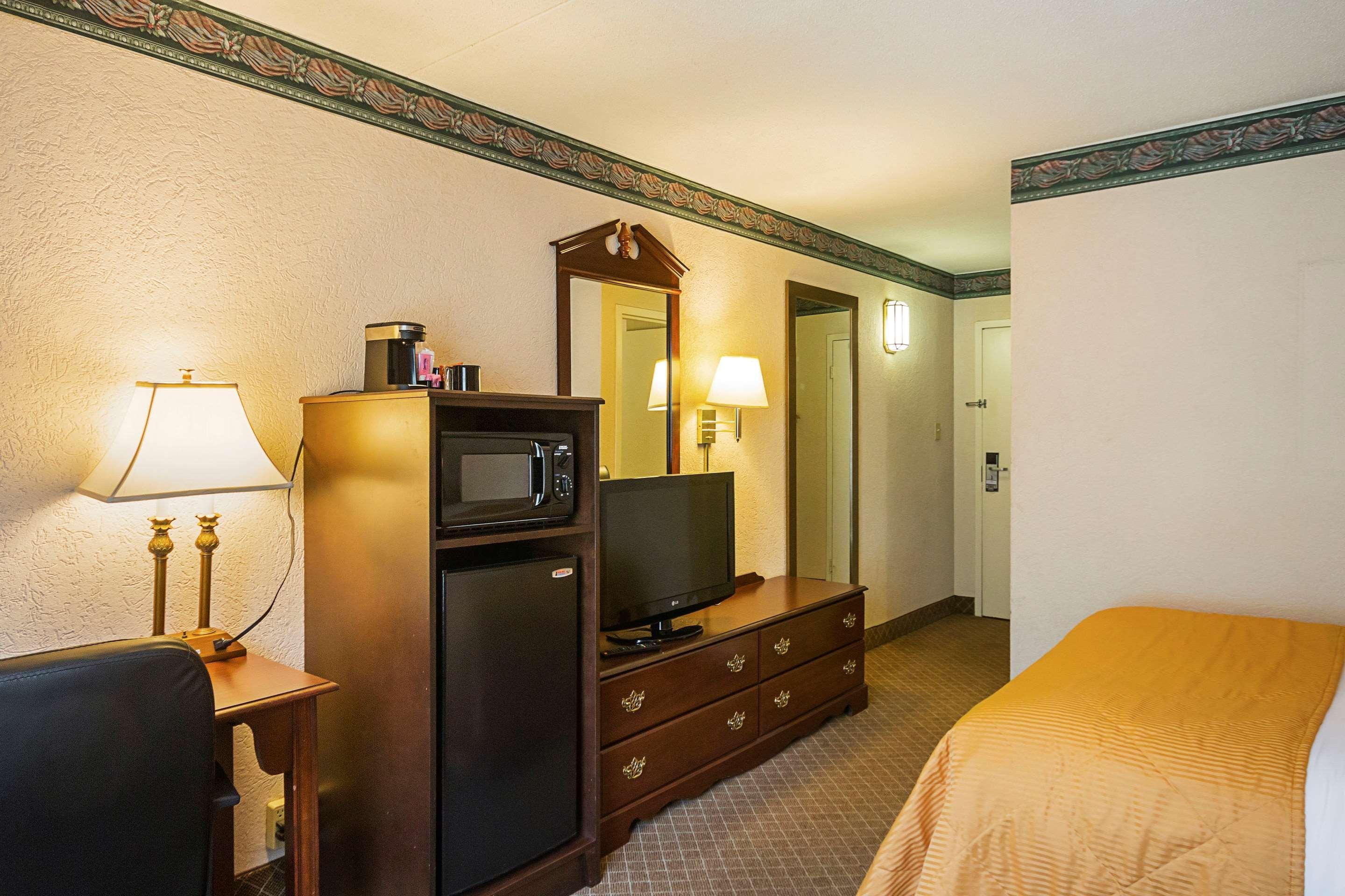 Clarion Inn Fairmont Dış mekan fotoğraf
