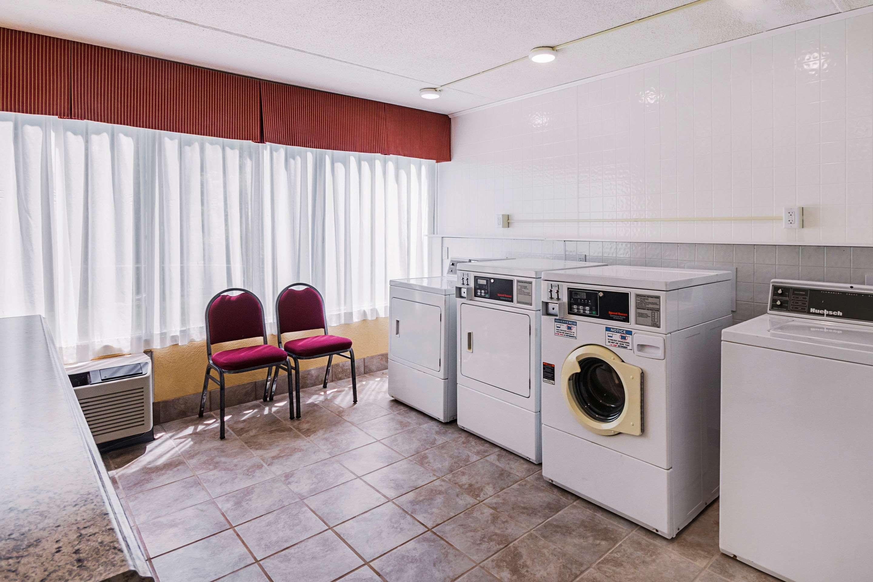 Clarion Inn Fairmont Dış mekan fotoğraf