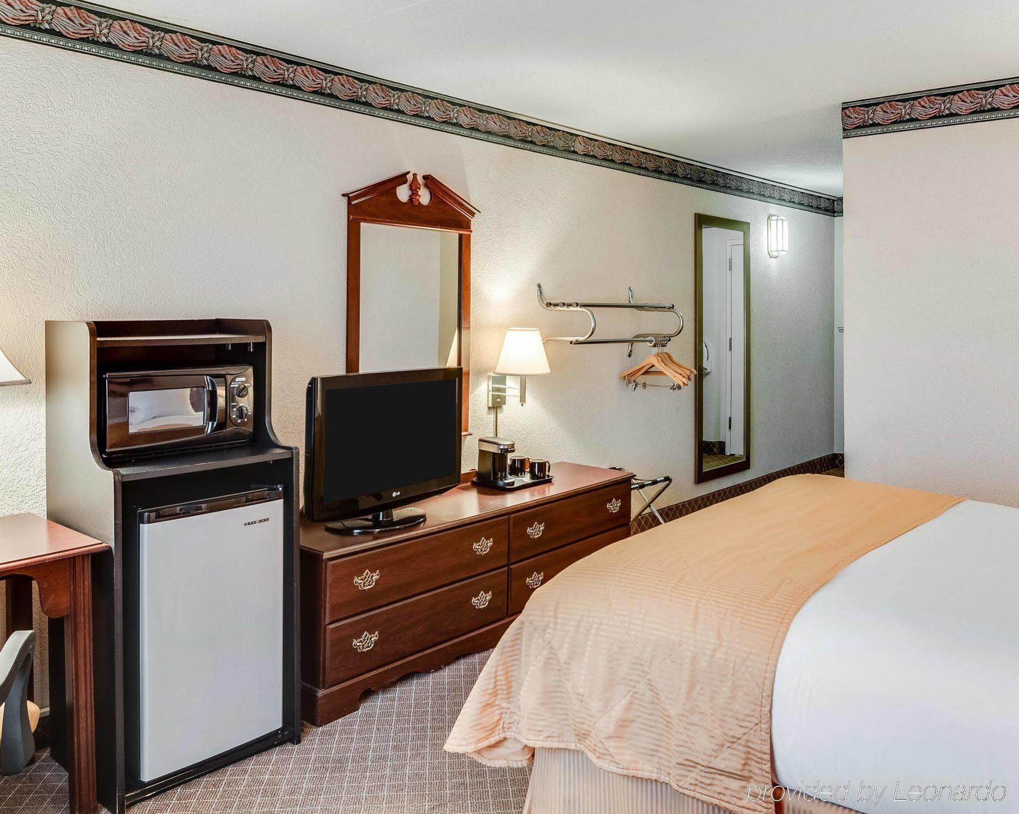 Clarion Inn Fairmont Dış mekan fotoğraf