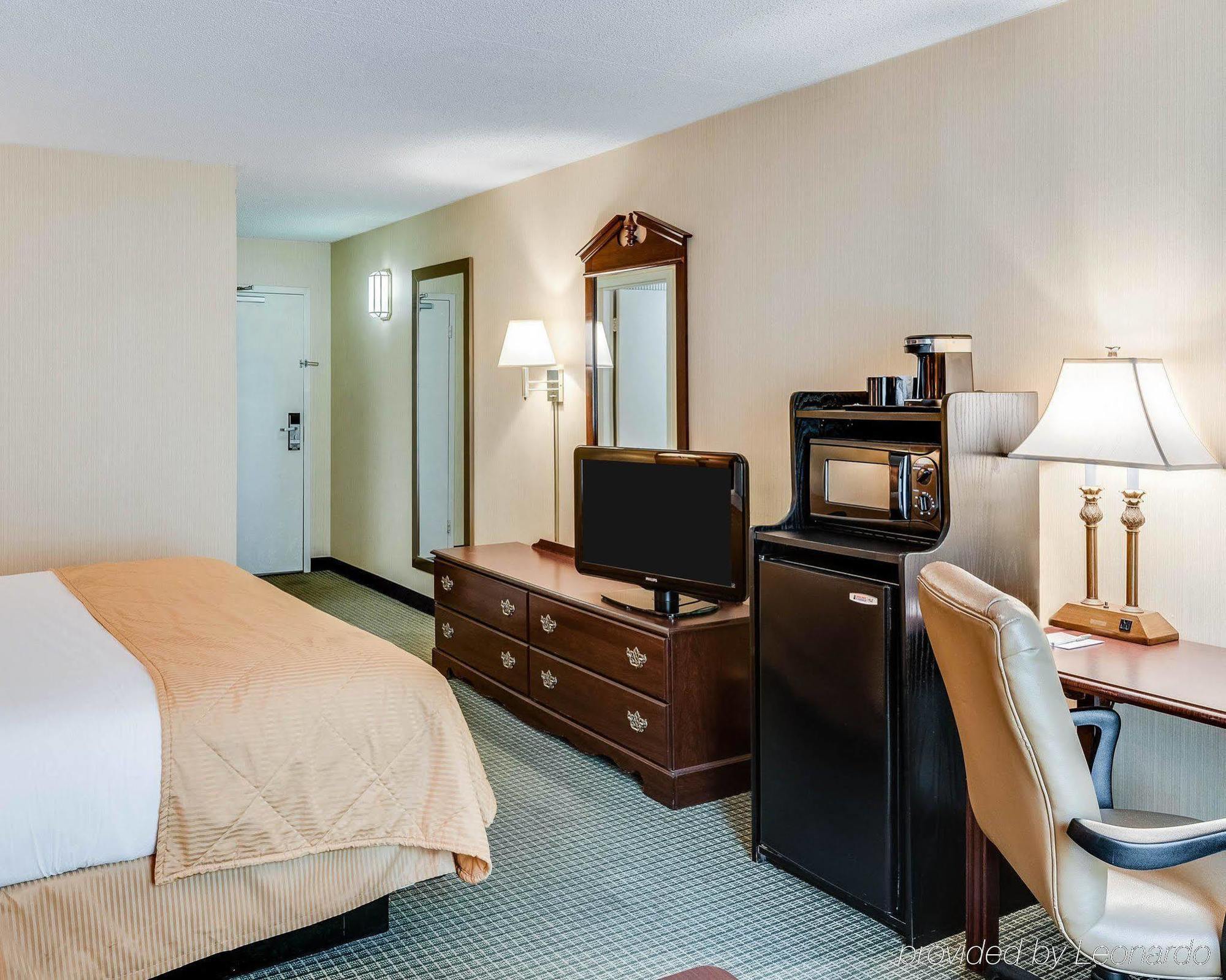 Clarion Inn Fairmont Dış mekan fotoğraf