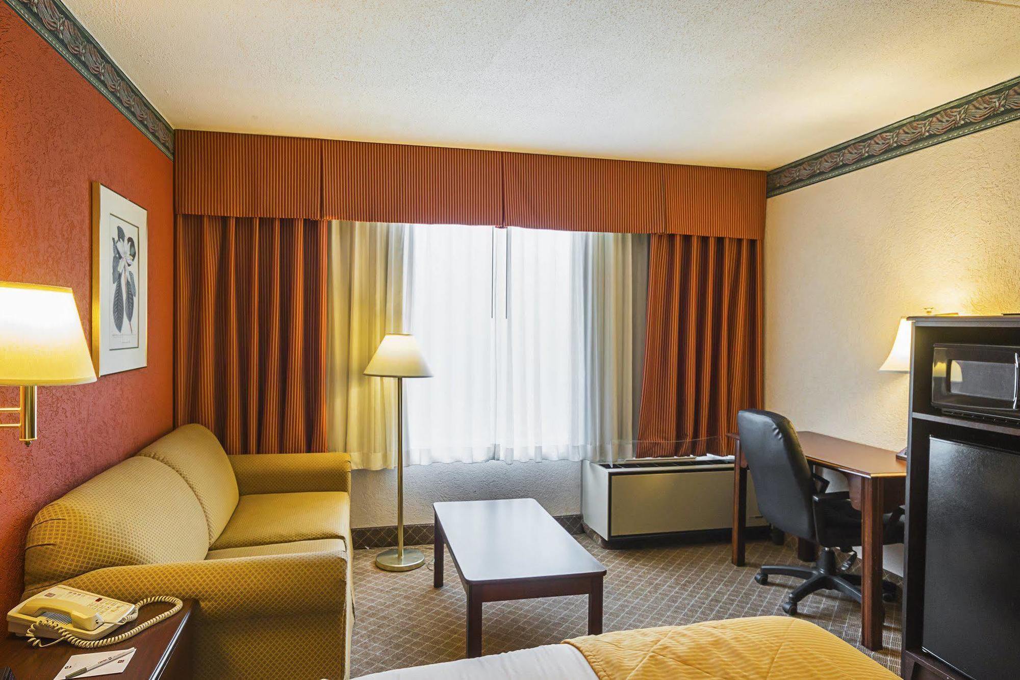 Clarion Inn Fairmont Dış mekan fotoğraf