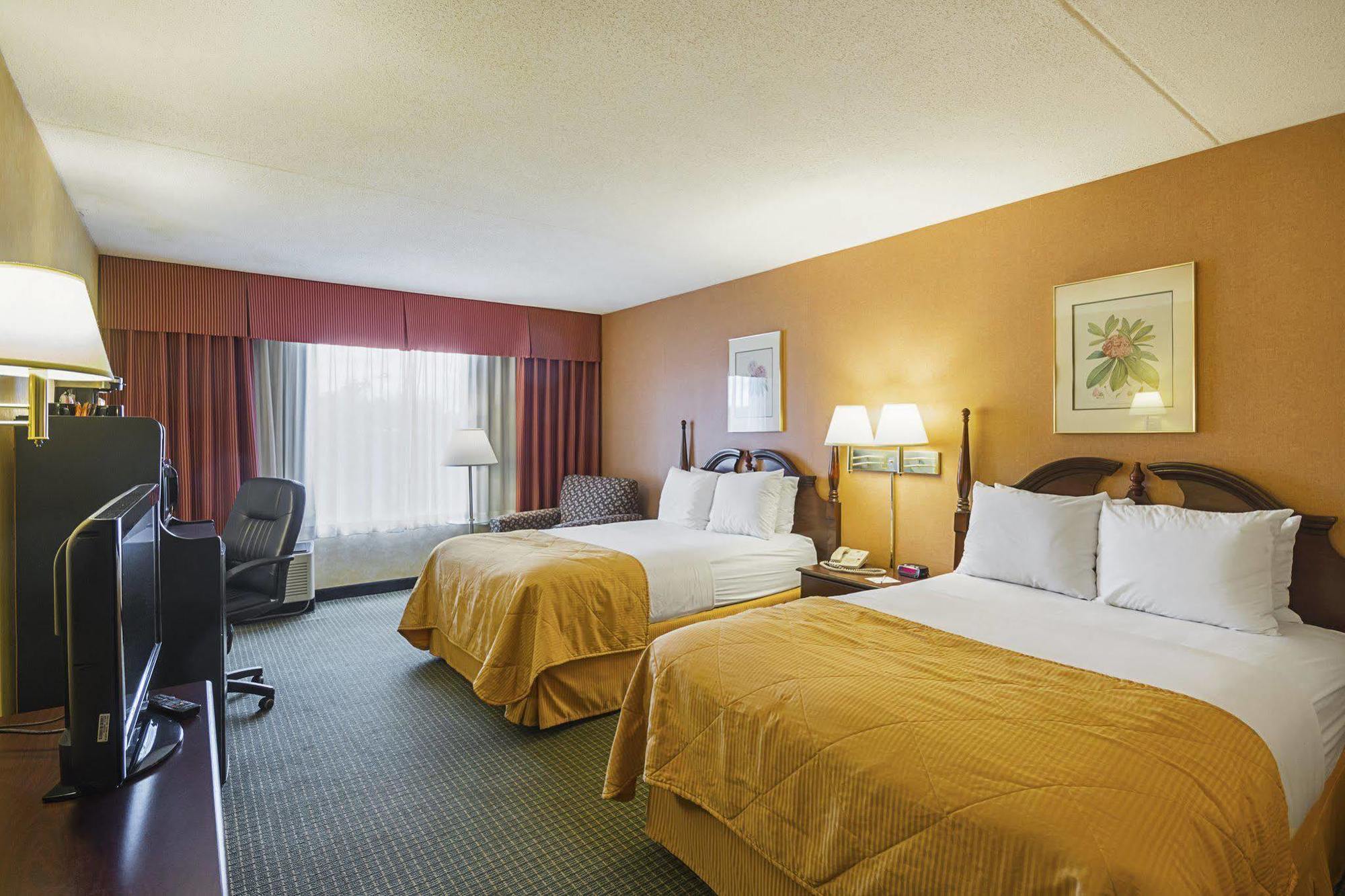 Clarion Inn Fairmont Dış mekan fotoğraf